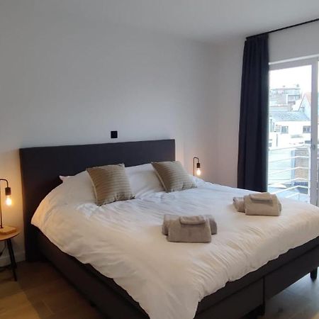 Luxueus, Ruim Appartement Op 350M Van Het Strand Oostende Bagian luar foto