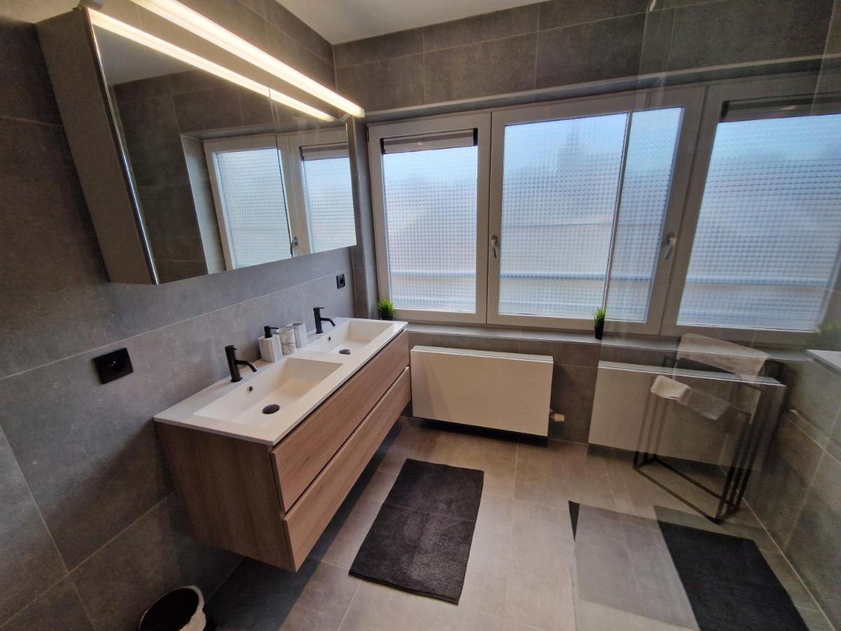 Luxueus, Ruim Appartement Op 350M Van Het Strand Oostende Bagian luar foto