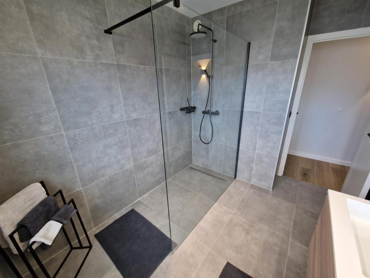 Luxueus, Ruim Appartement Op 350M Van Het Strand Oostende Bagian luar foto