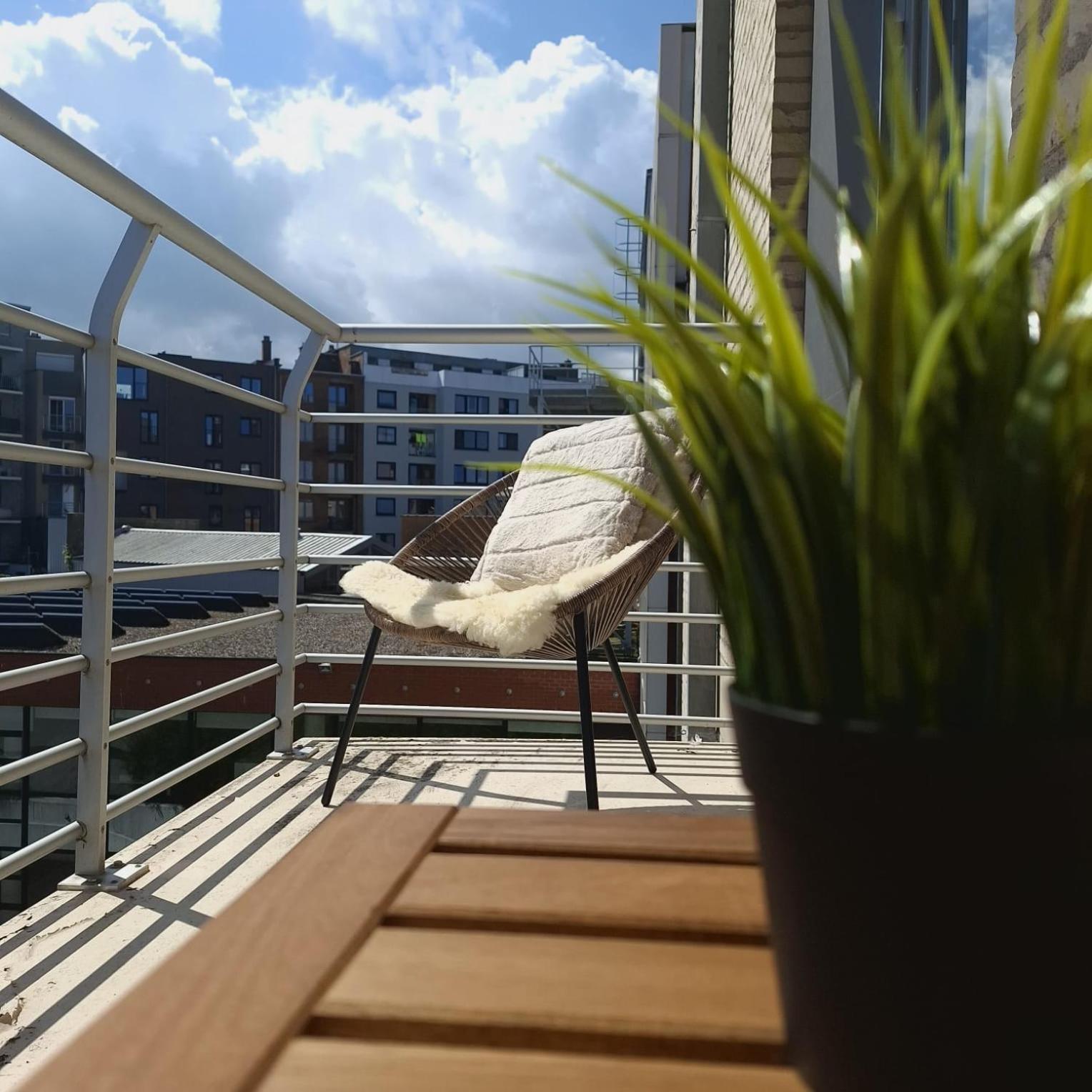 Luxueus, Ruim Appartement Op 350M Van Het Strand Oostende Bagian luar foto