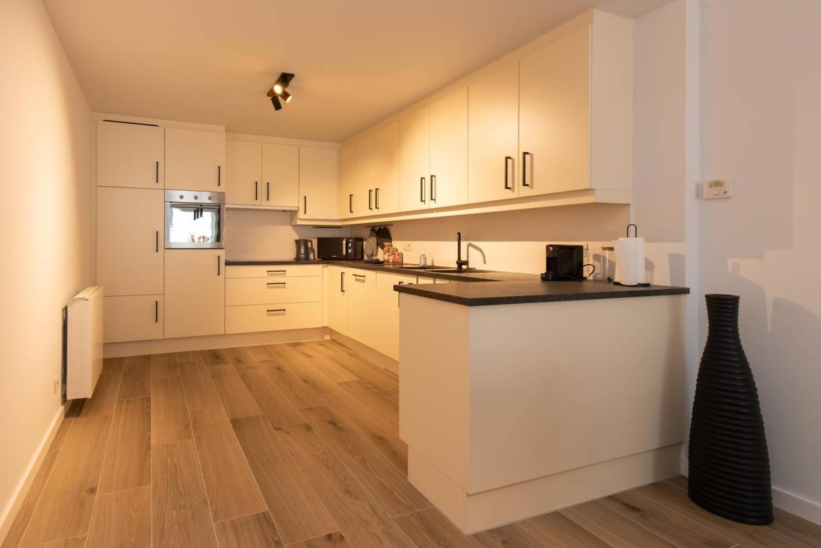 Luxueus, Ruim Appartement Op 350M Van Het Strand Oostende Bagian luar foto