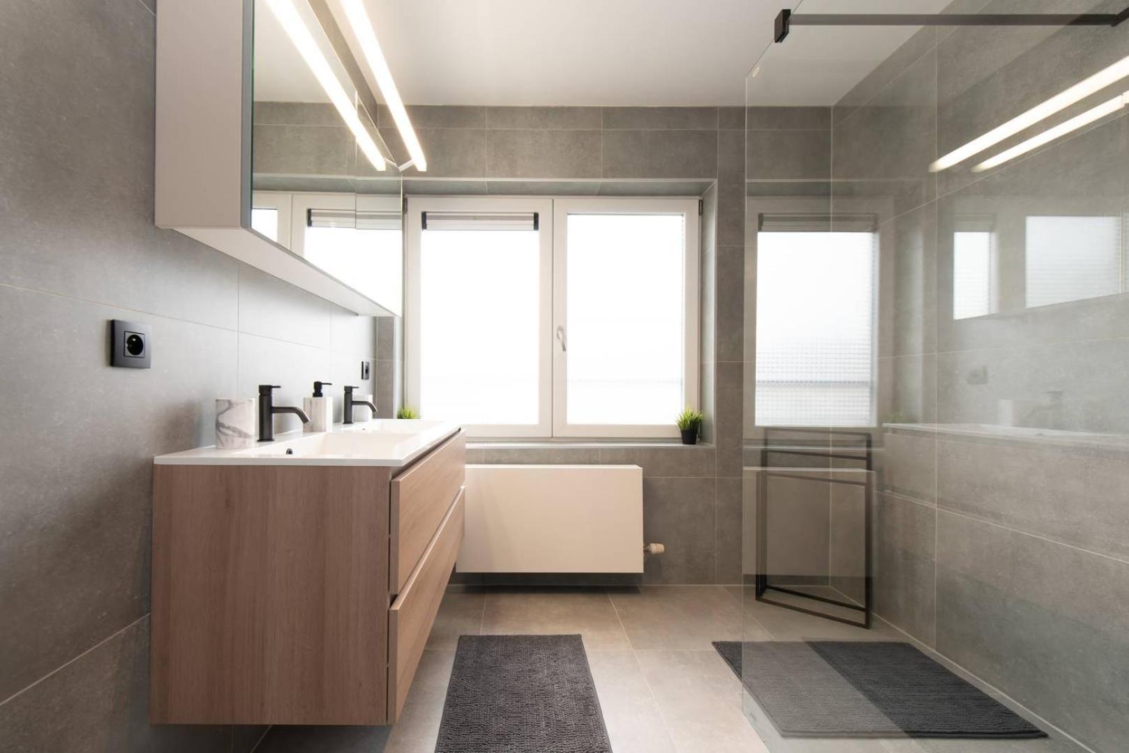 Luxueus, Ruim Appartement Op 350M Van Het Strand Oostende Bagian luar foto